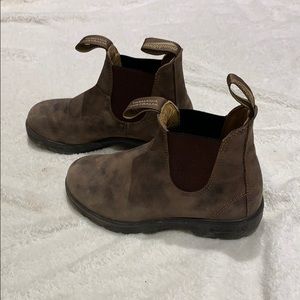 Blundstones leather brown